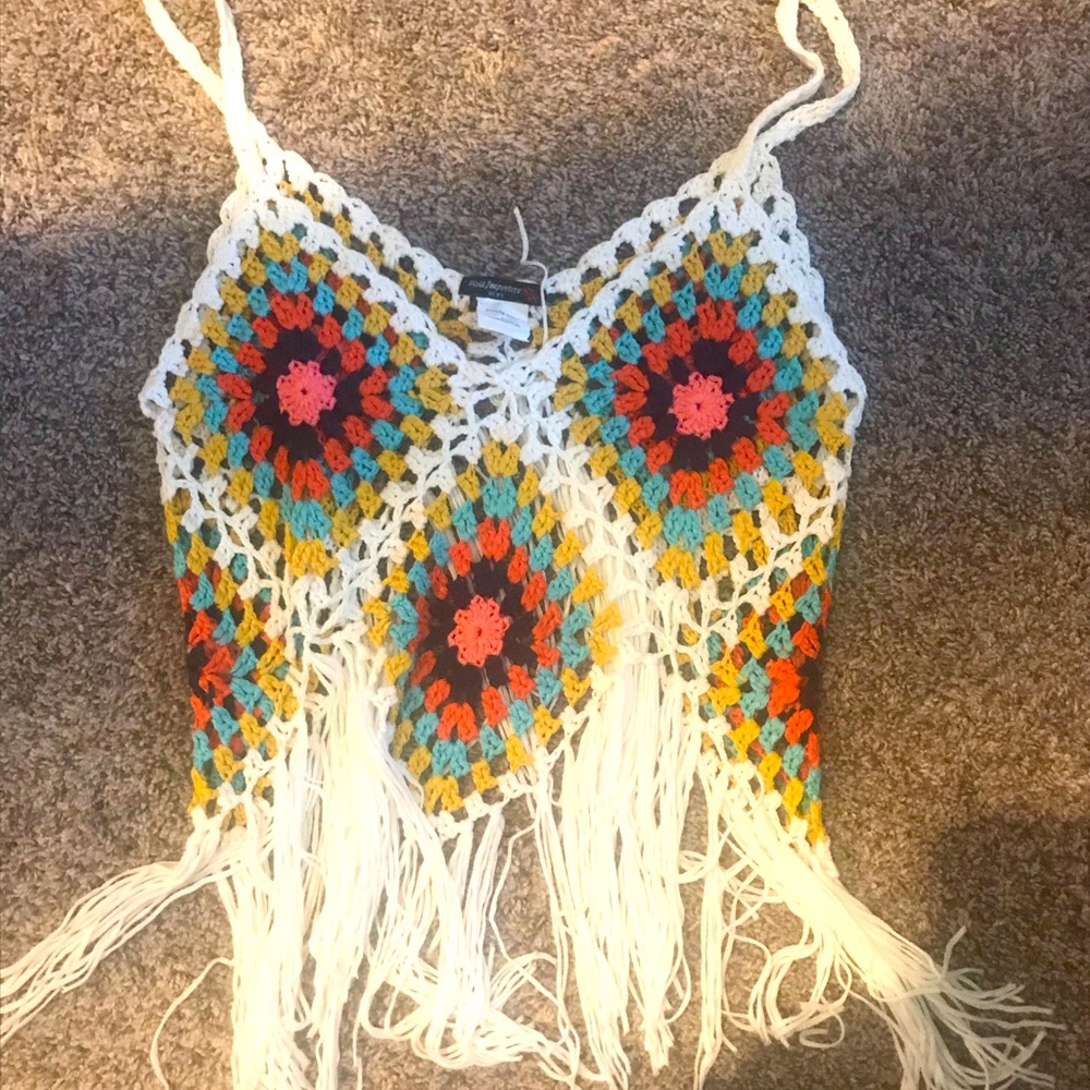 Women’s small fringe crop top woven